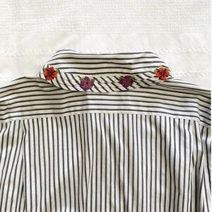 KENZO VINTAGE BLACK WHITE STRIPED FLORAL EMBROIDERY BUTTON DOWN BLOUSE